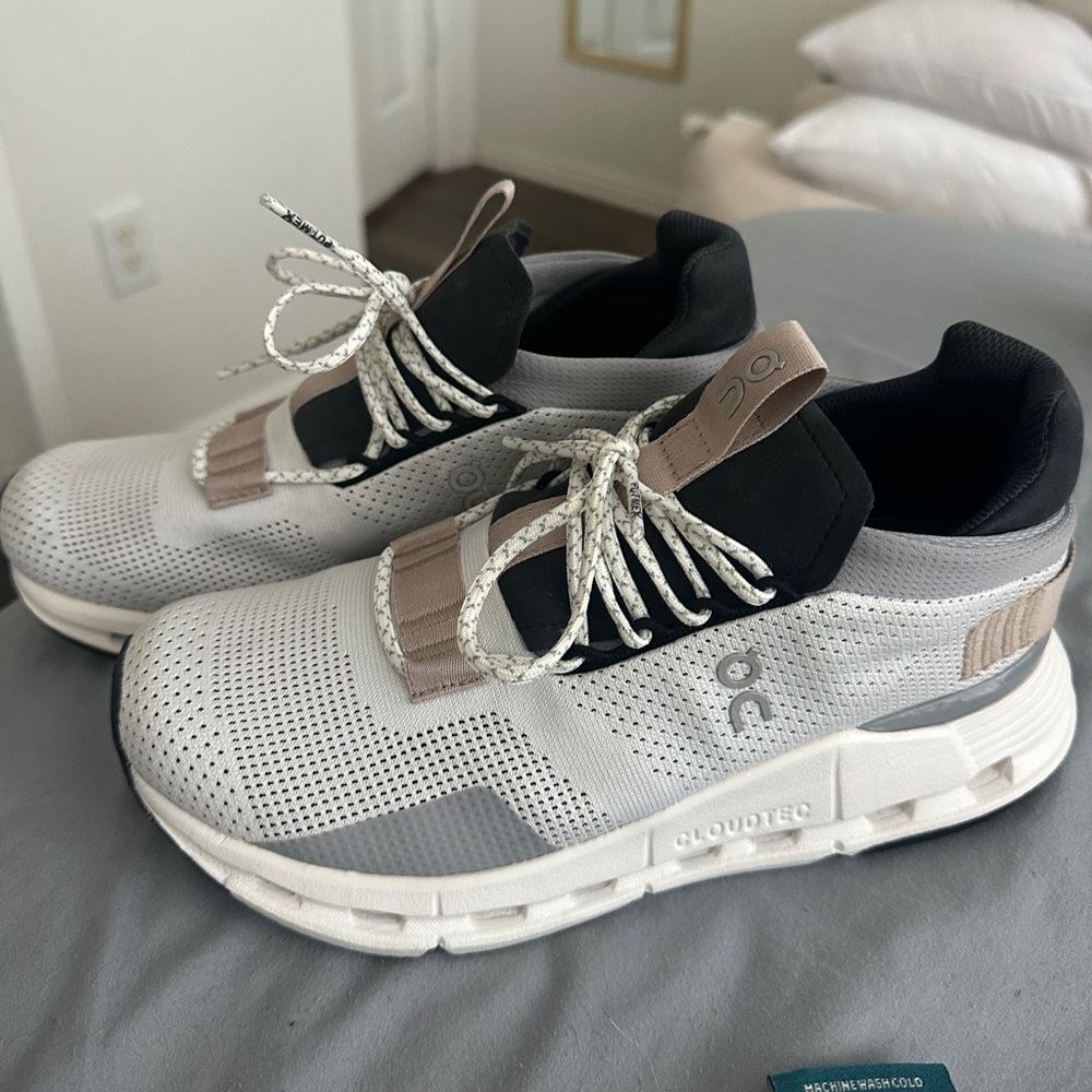Women’s on cloud nova shoes white/sand color Worn once size 6.5!!